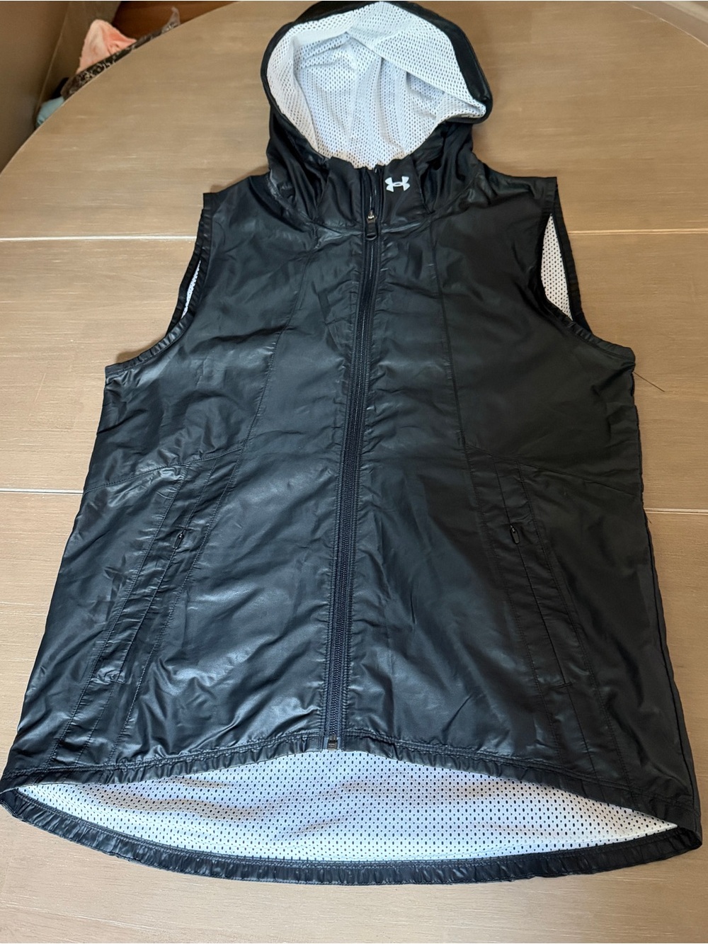 Under Armour Run True Hooded Running Vest Womens S Black Full Zip 1290900